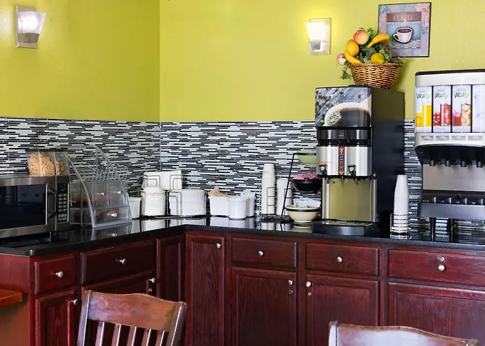 Super 8 By Wyndham South Boston Va
