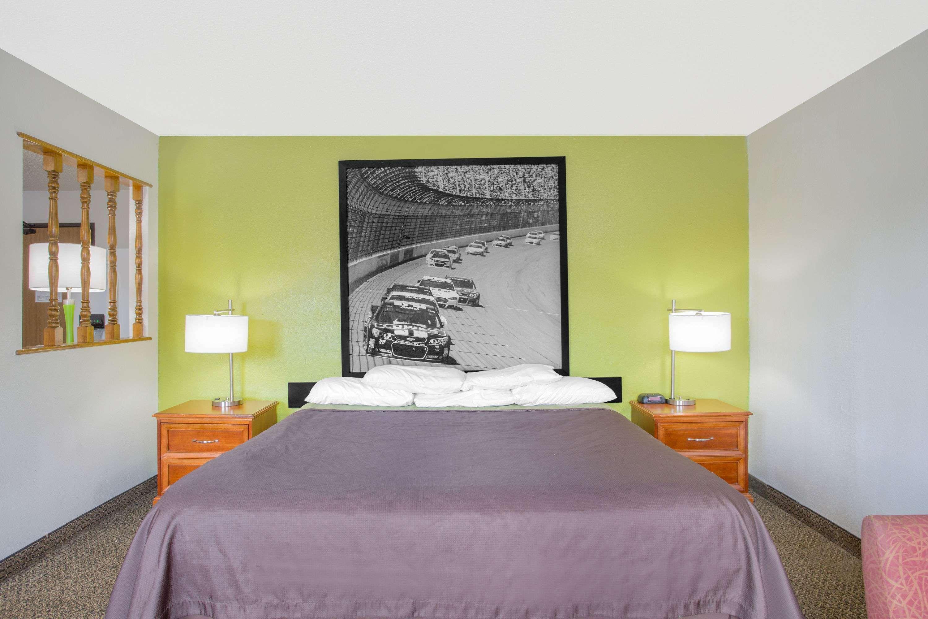 Super 8 By Wyndham Va Motel South Boston