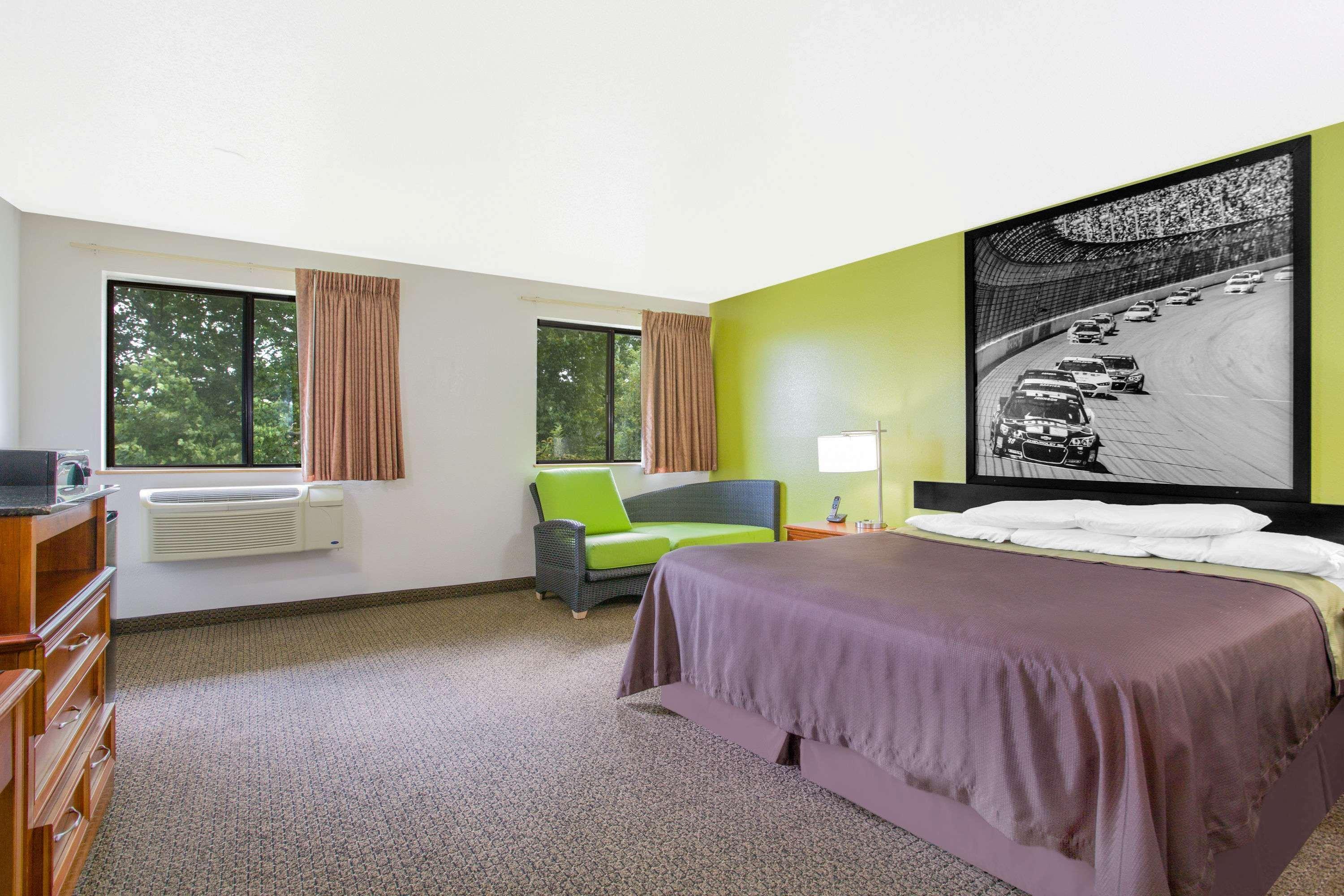 Super 8 By Wyndham Va Motel South Boston