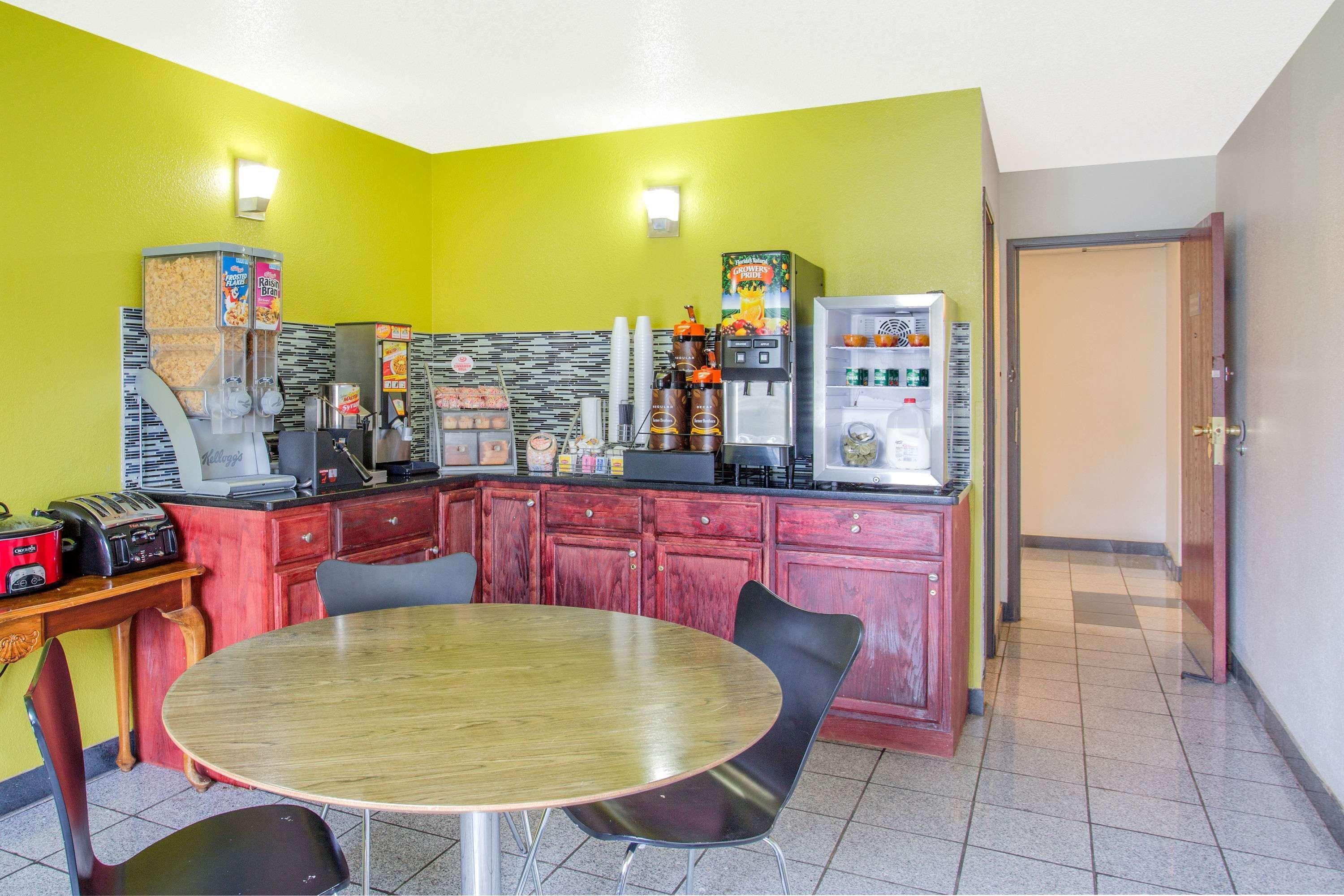 Super 8 By Wyndham Va