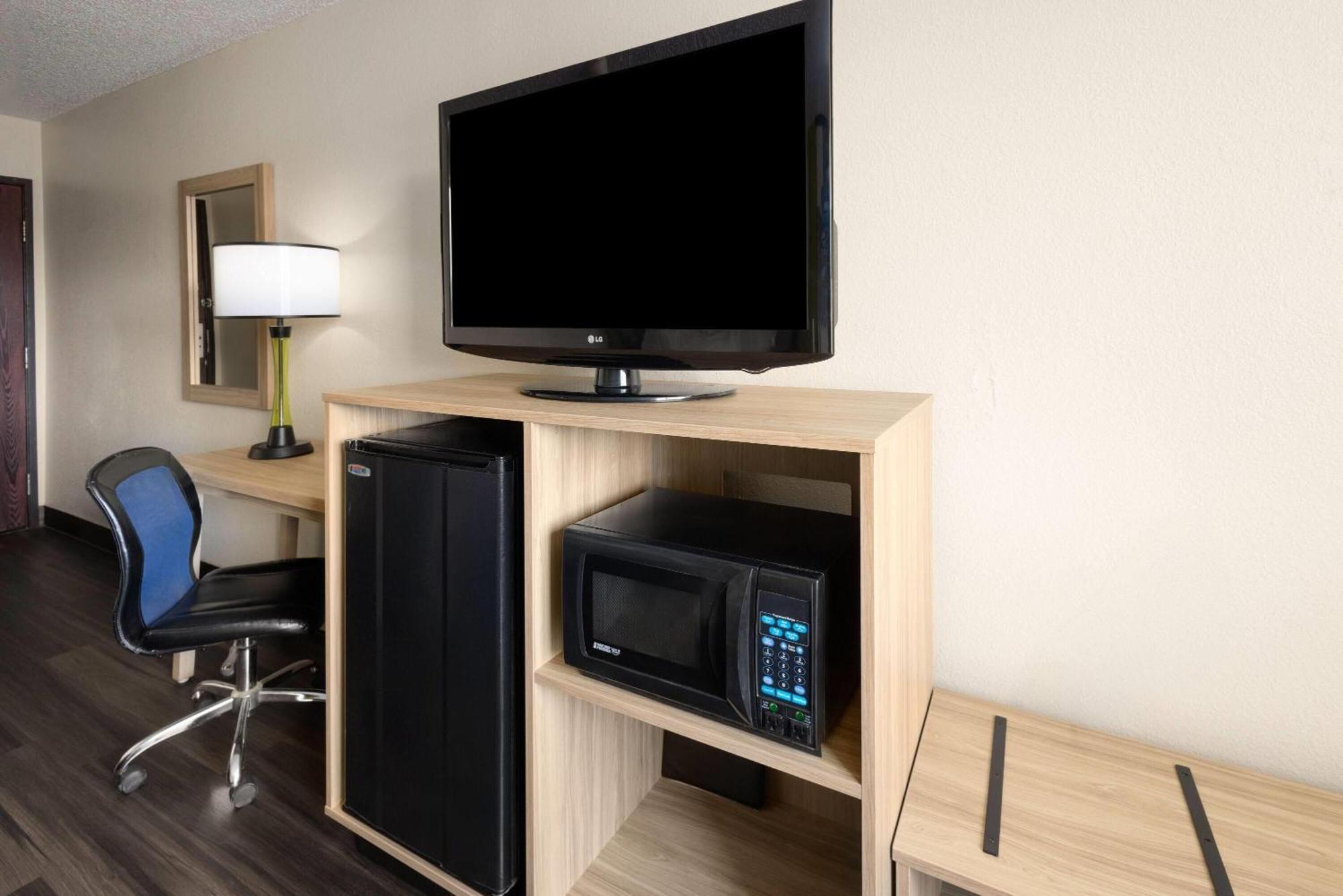 Super 8 By Wyndham Va