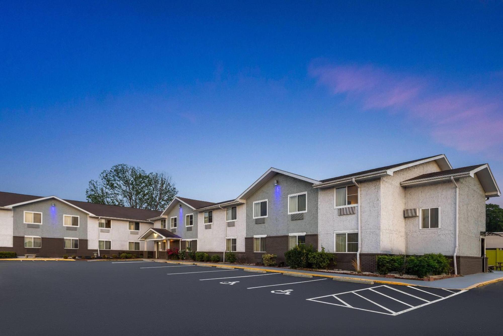Super 8 By Wyndham Va Motel