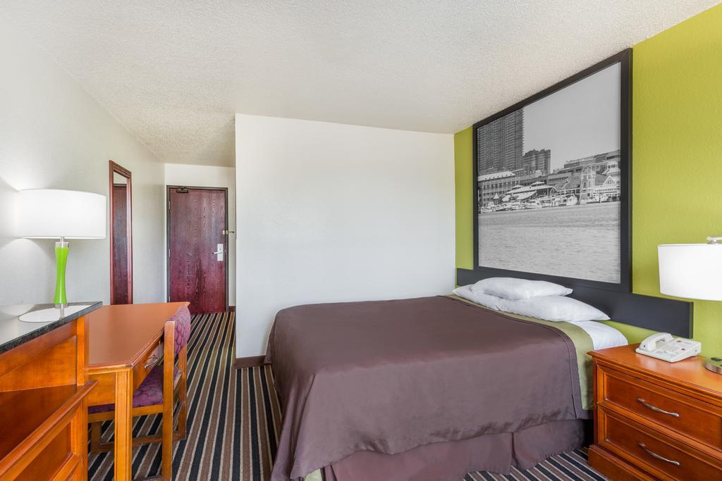 Super 8 By Wyndham Va South Boston