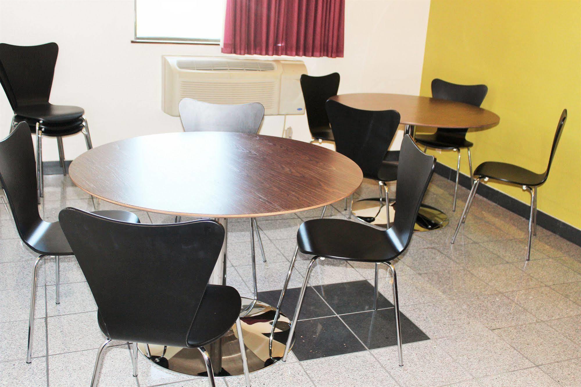 Super 8 By Wyndham Va 2* South Boston