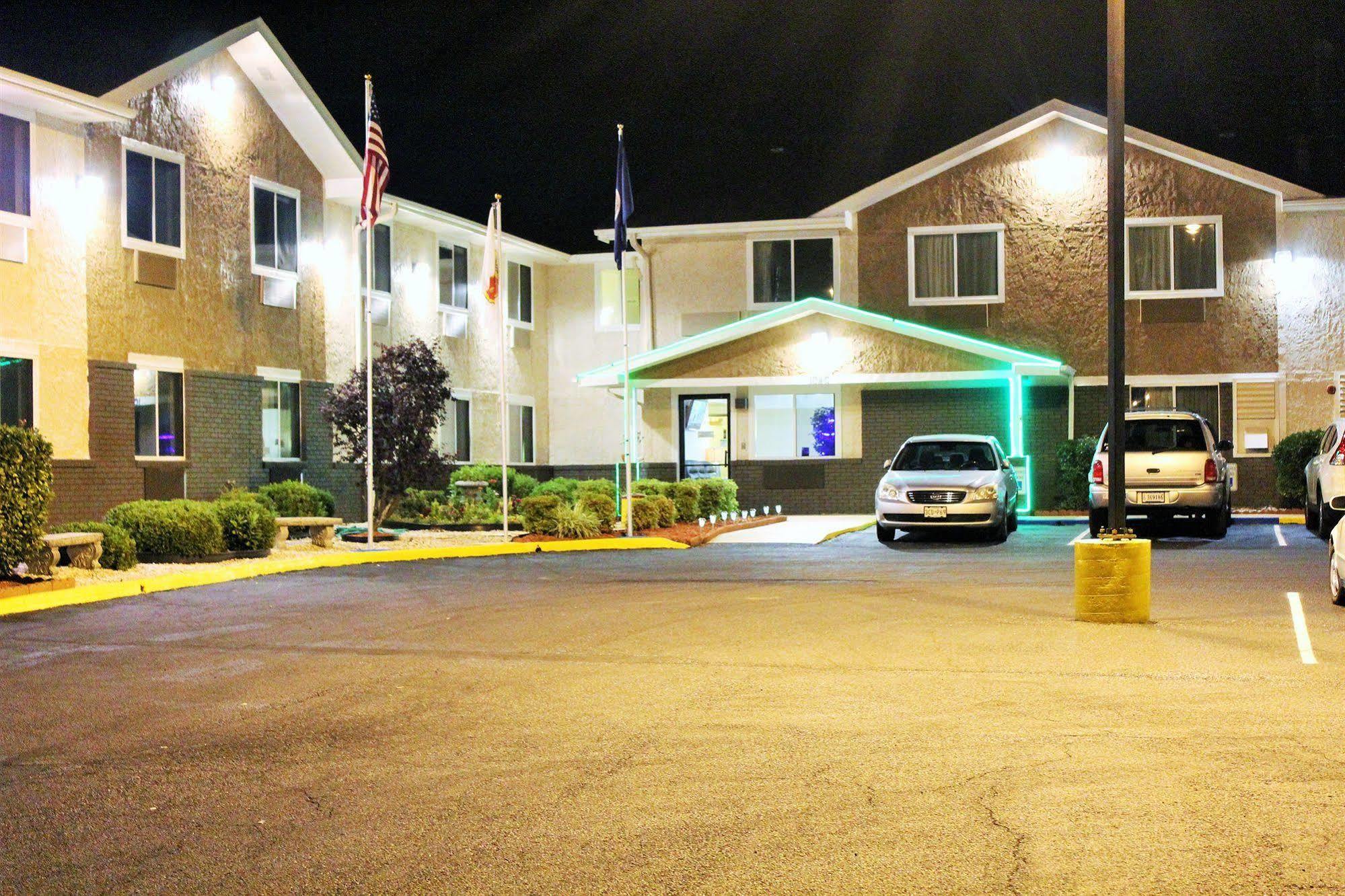 Super 8 By Wyndham Va Motel South Boston